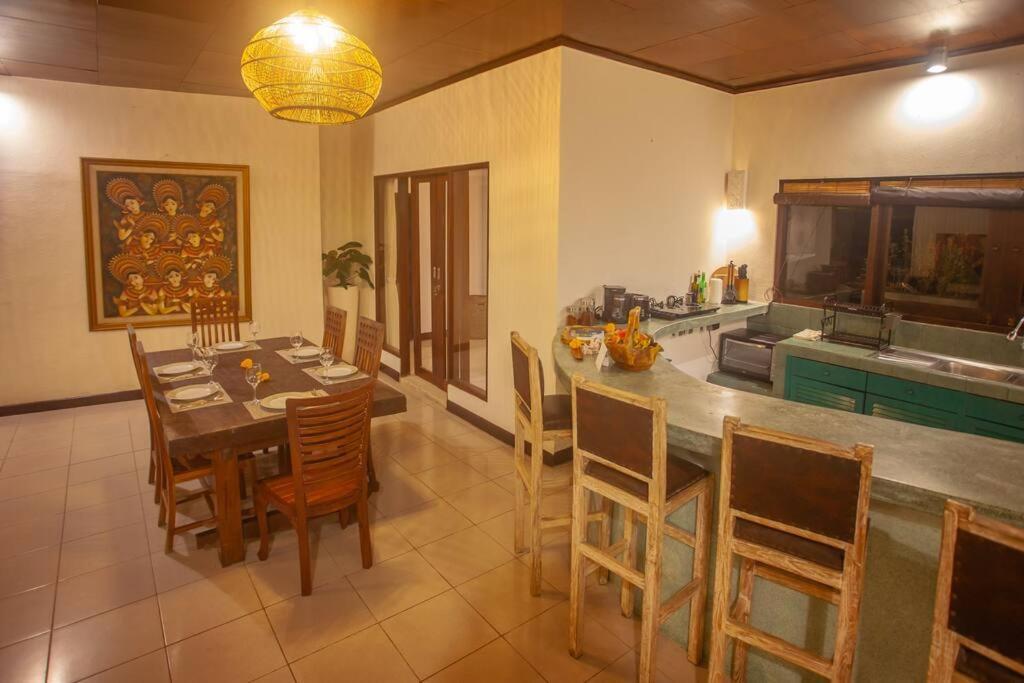 Huge W/ Pool And Spectacular Rooftop Patio! Villa Ubud